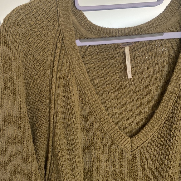 Free People oversized V-Neck Sweater - Picture 2 of 5